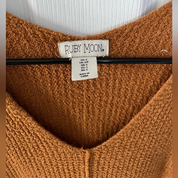 Women’s Burnt Orange Ruby Moon V Neck Pullover Long Sleeve Knit Sweater Small - Picture 2 of 5